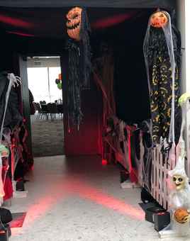 radisson blu dublin airport decorated for halloween