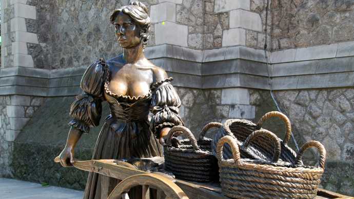 Molly Malone statue