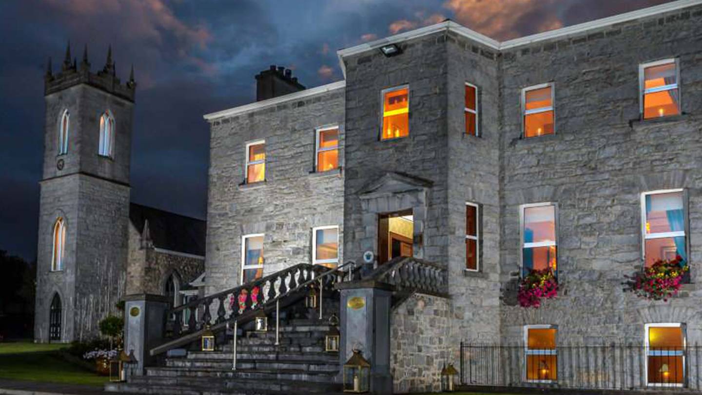 Glenlo abbey at night